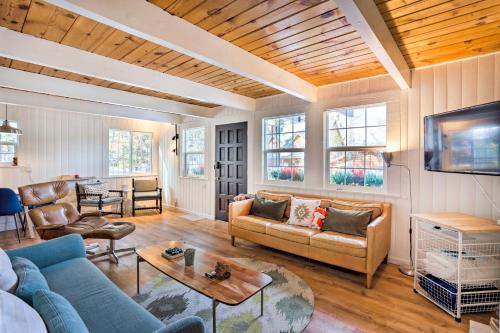 Dreamy Big Bear Home with Wood Stove and Grill in Big Bear Lake, USA