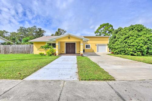 Bradenton Retreat with Yard 3 Mi to Downtown!