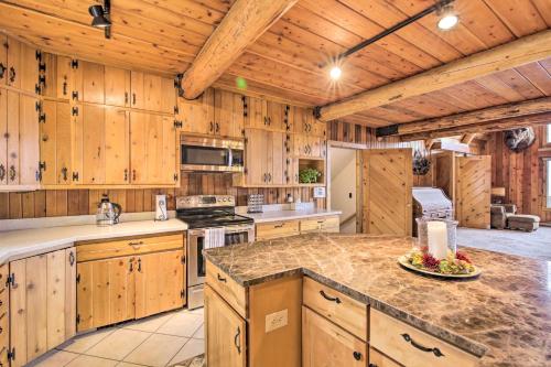 A-Frame Home with Breathtaking Views and Hot Tub! in Gallatin Gateway