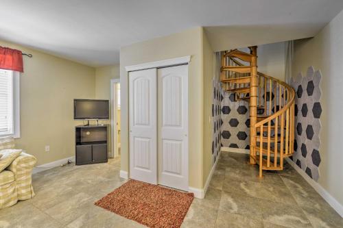 Spacious Wildwood Townhome with Covered Balcony