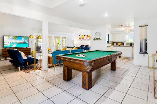 Desert Pool House: Sun, Swim, Sip & Stay in Indio, USA