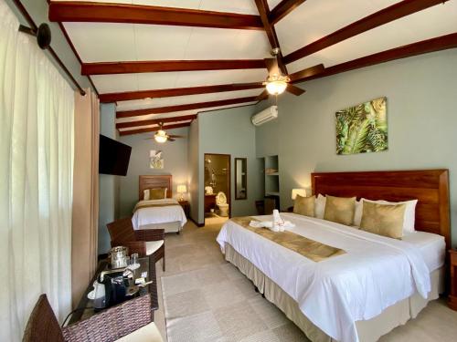 Hotel Playa Espadilla & Gardens in คิวพอส