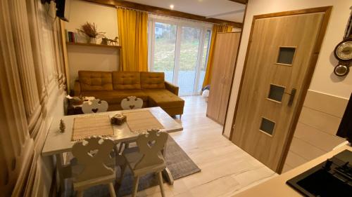 2 bedrooms, 4 beds