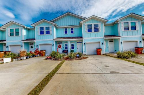 1944 Pointe Dr