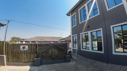 Exterior view, Starlight Inn in Kasane
