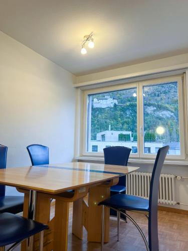 Schöne grosse Attika-Wohnung im Zentrum von Vaduz inkl. Parkplatz - Apartment - Vaduz