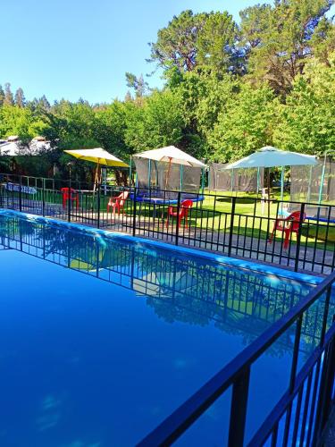 泳池, Camping y cabañas Los Parrones (Camping y cabanas Los Parrones) in 拉斯阿尼馬斯