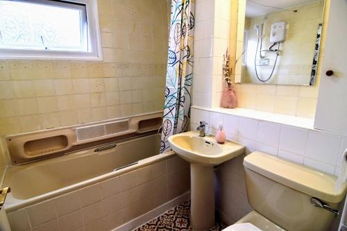 Three-Bedroom House image 2