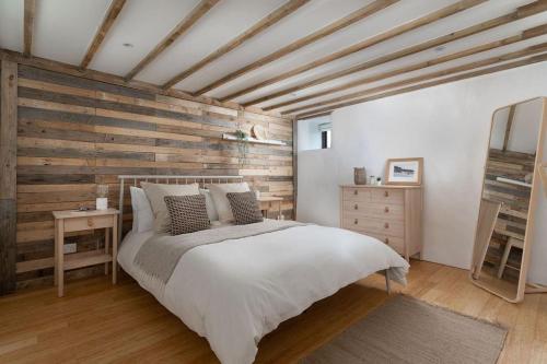 Naut Retreat, The Cart Lodge - Cosy cottage, walk to Porthcurno beach, Pedn Vouder & Minack Theatre 5