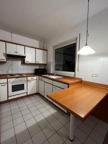 kuhinja, Komplette Wohnung 40m2 mit schöner Terrasse Niedernhausen (Komplette Wohnung 40m2 mit schoner Terrasse Niedernhausen) in Niedernhausen