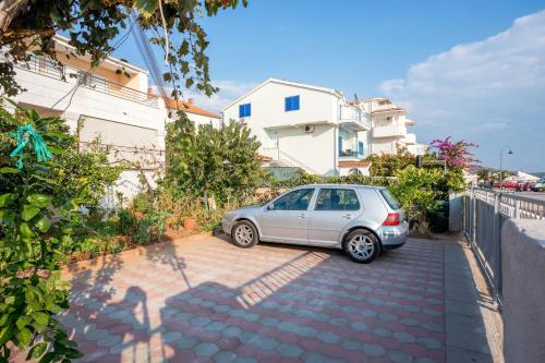 Apartments by the sea Rogoznica - 7558 - image 10