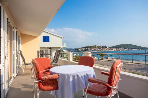 Apartments by the sea Rogoznica - 7558 - image 13