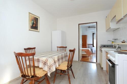Apartments by the sea Rogoznica - 7558 - image 9