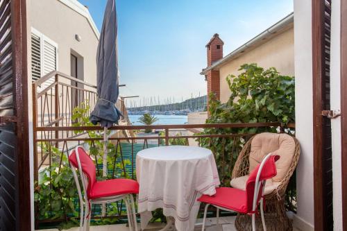 Apartments by the sea Rogoznica - 7558 - image 11