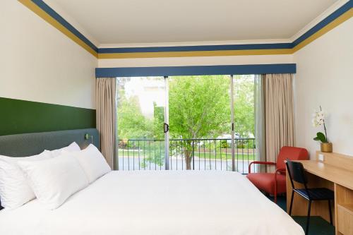 Statesman Hotel - Accommodation - Canberra