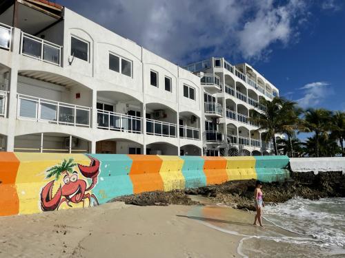 Strand, Sand Bar Cove - Beach Bar Studio next to The Morgan Resort in Simpson Bay
