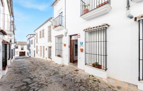 Awesome Apartment In Grazalema With 3 Bedrooms