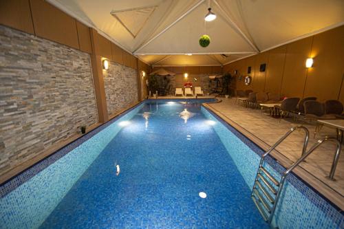 Swimming pool, Towers Hotel  - فندق تاورز الفندقية in As Safra