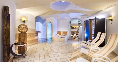 Hotel Alpenroyal - image 9