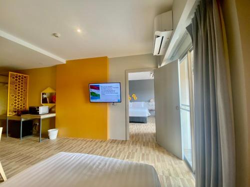 Beehive Boutique Hotel Phuket photo 1