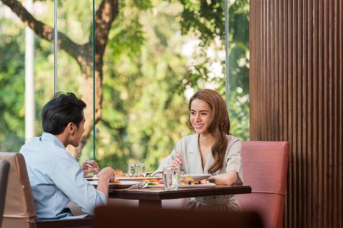 Holiday Inn Bangkok Silom by IHG