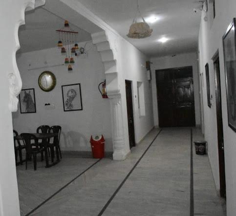 Capital O 18272 Hotel Lambodar photo