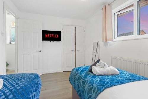 Inviting 2-Bed House in Milton Keynes - Netflix