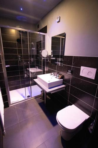 The Bryson Hotel - image 9