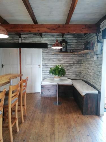 مطبخ, Knysna Tranquil 3 Bedroom Cabin in كنيسنا