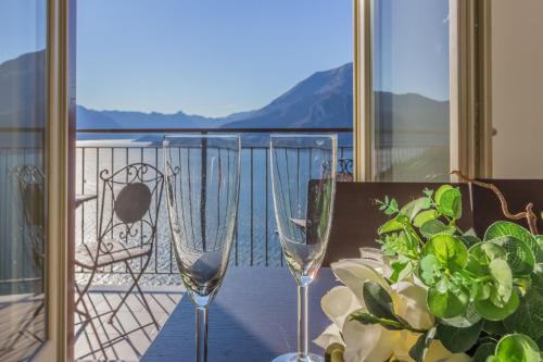 Apartment with Lake View