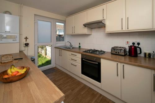 Kitchen, Henry’s Guesthouse in Bath