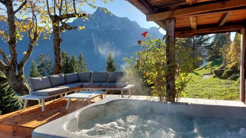 Gstaad Paradise View Chalet with Jacuzzi - Accommodation - Rougemont