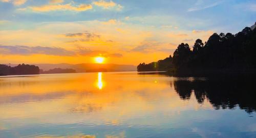 Lake Bunyonyi Rock Resort