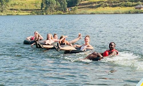 Lake Bunyonyi Rock Resort