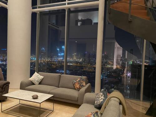 Serviced Room in a Luxurious apt - unmatched view