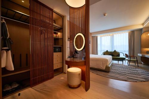 Hotel Indigo Hangzhou Uptown,Close to Westlake , boutique design hotel with freeflow minibar