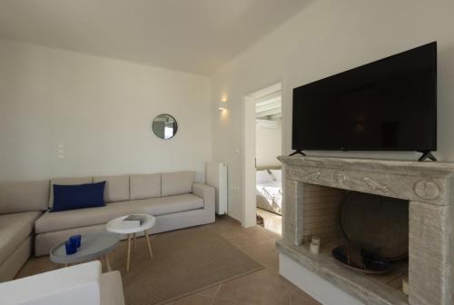 Stunning Beachfront 3BR Villa that has it ALL! - image 2