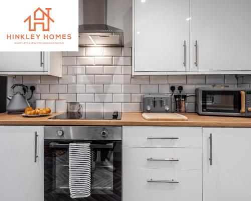 Comfy 4bed Home - Free Parking, Wifi - Long Stays Welcome By Hinkley Homes Short Lets & Serviced Accommodation