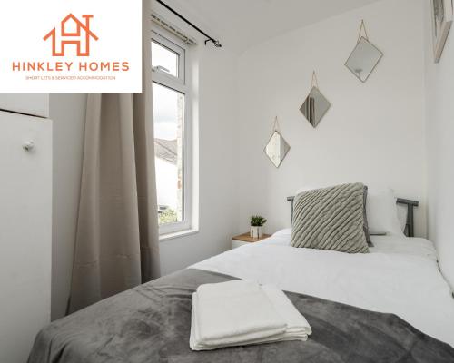 Comfy 4bed Home - Free Parking, Wifi - Long Stays Welcome By Hinkley Homes Short Lets & Serviced Accommodation