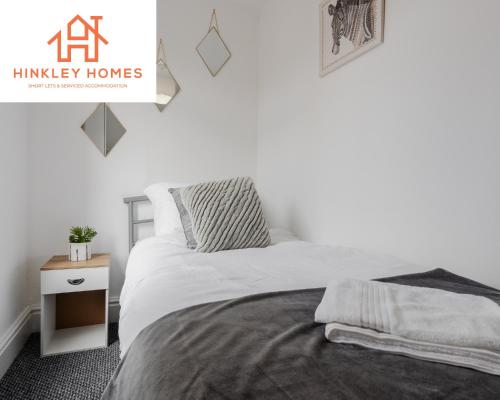 Comfy 4bed Home - Free Parking, Wifi - Long Stays Welcome By Hinkley Homes Short Lets & Serviced Accommodation