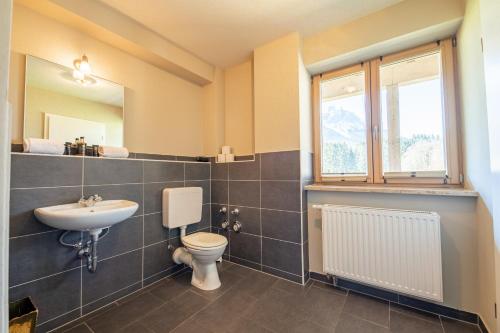 Apartment with Mountain View image 6