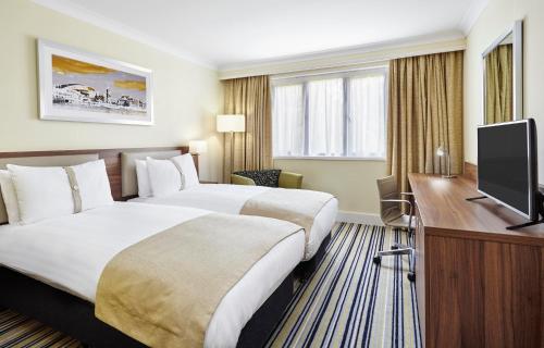 2 twin beds