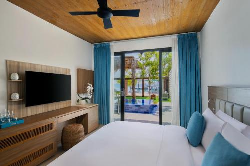 Anantara World Islands Dubai Resort, Dubai (photo 7)