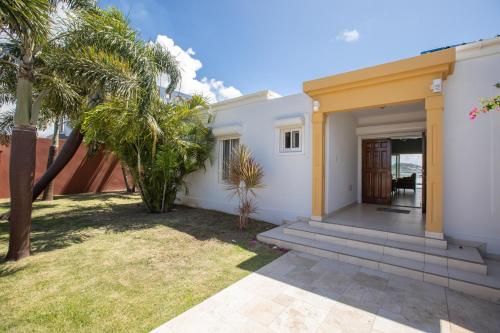 外観, Reflection Z 5 Star Villa in ロウランズ