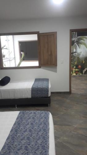 1 queen bed, 1 twin bed