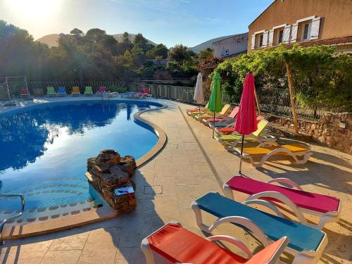 Peldbaseins, Hotel Les Hauts de Moureze in Murēza