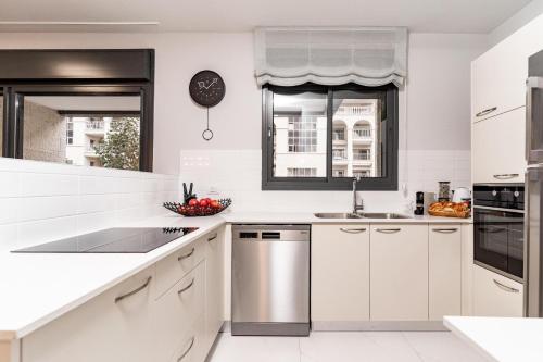Designed 2BR with 2 bathroom, Terrace and Parking, Jerusalem (Foto 10)