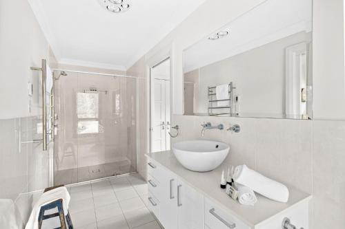 Bathroom, Spacious peaceful 3-Bed Home on a Winery Estate in Exeter