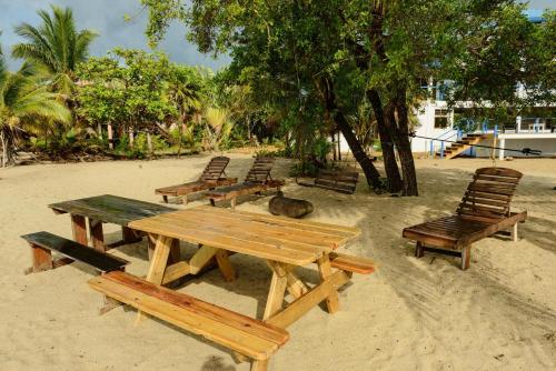 Oprema, Moonrise Beach in Caribbean Way