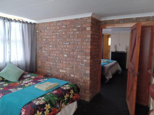 2 bedrooms, 3 beds